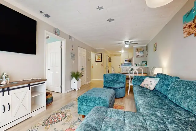 Living room at Fiddler’s Cove 6J